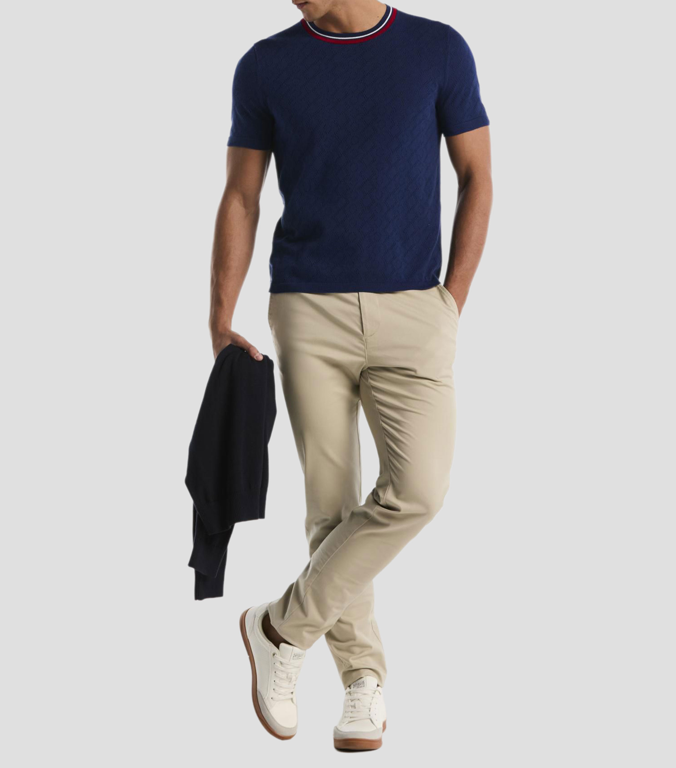 Playera cuello redondo manga corta lisa con detalle decorativo Hombre